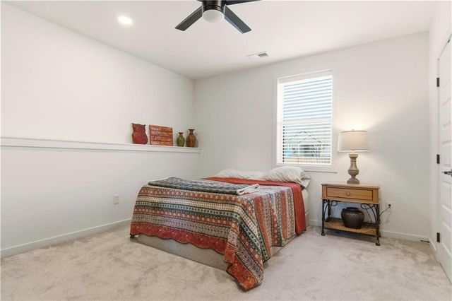 1121 SW Brookside Court, Lee's Summit, MO 64064