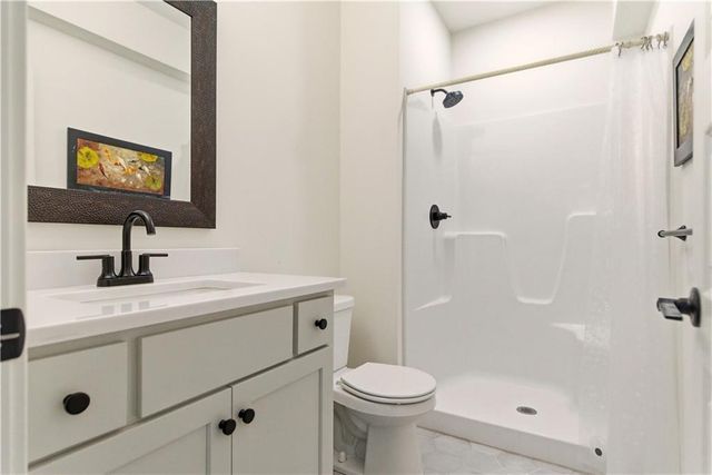 1121 SW Brookside Court, Lee's Summit, MO 64064