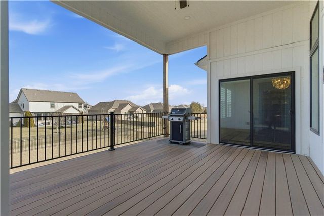 1121 SW Brookside Court, Lee's Summit, MO 64064