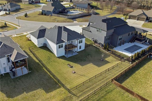 1121 SW Brookside Court, Lee's Summit, MO 64064