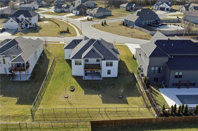 1121 SW Brookside Court, Lee's Summit, MO 64064