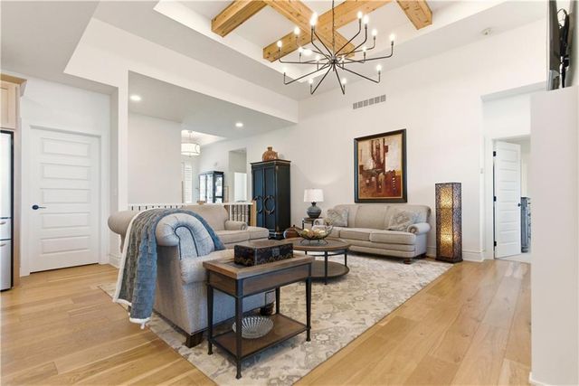 1121 SW Brookside Court, Lee's Summit, MO 64064