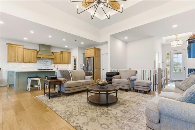 1121 SW Brookside Court, Lee's Summit, MO 64064