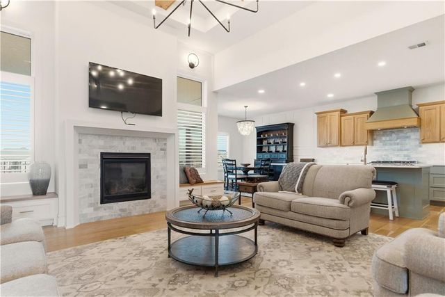 1121 SW Brookside Court, Lee's Summit, MO 64064