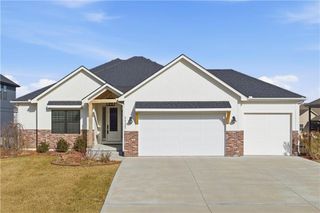 1121 SW Brookside Court, Lee's Summit, MO 64064