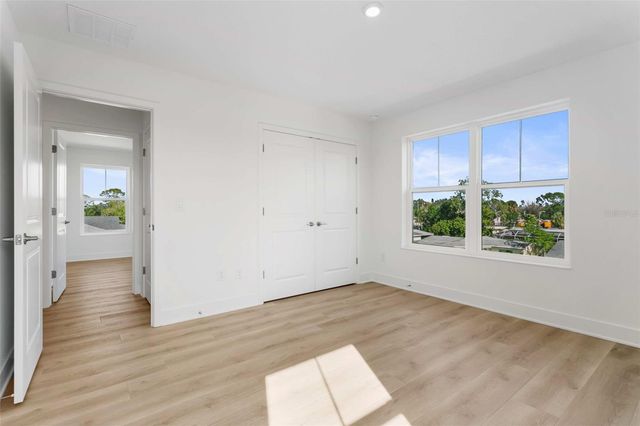 4010 HUNTINGTON STREET NE, St Petersburg, FL 33703