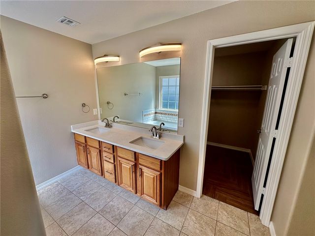 6 Roessler Lane, Bella Vista, AR 72715