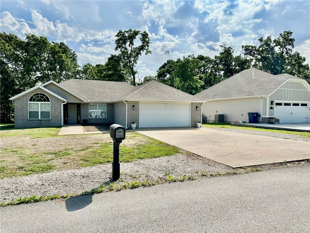 6 Roessler Lane, Bella Vista, AR 72715