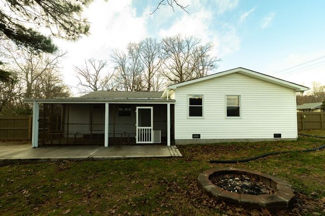 101 Southwood Dr, Dickson, TN 37055