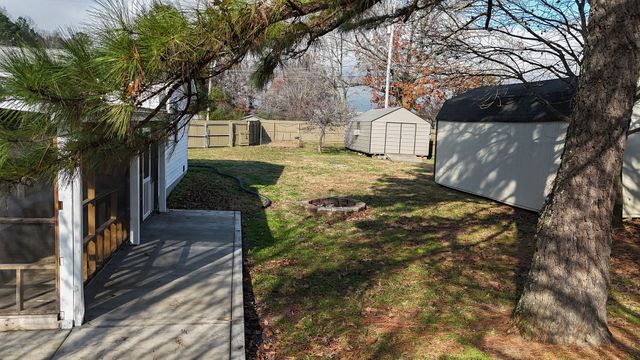 101 Southwood Dr, Dickson, TN 37055