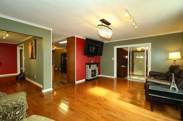 101 Southwood Dr, Dickson, TN 37055