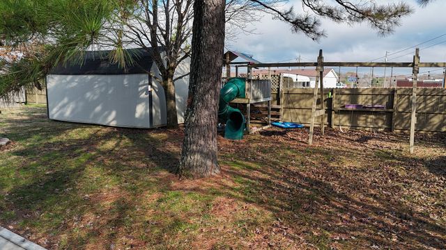 101 Southwood Dr, Dickson, TN 37055