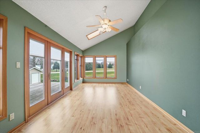 913 E Charles, Oelwein, IA 50662