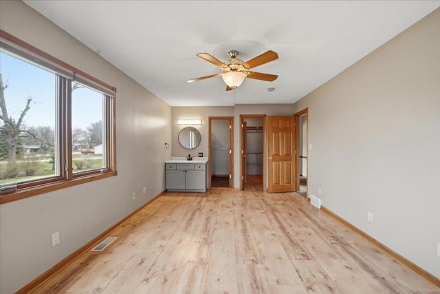 913 E Charles, Oelwein, IA 50662