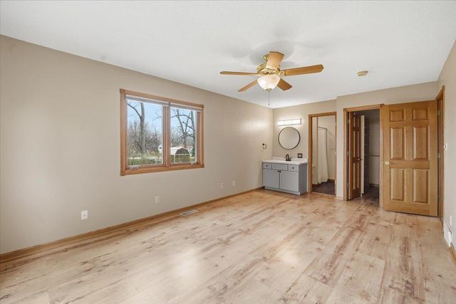 913 E Charles, Oelwein, IA 50662