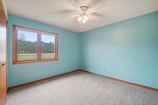913 E Charles, Oelwein, IA 50662