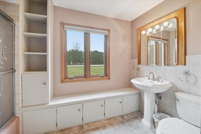 913 E Charles, Oelwein, IA 50662