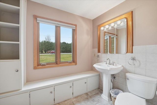 913 E Charles, Oelwein, IA 50662