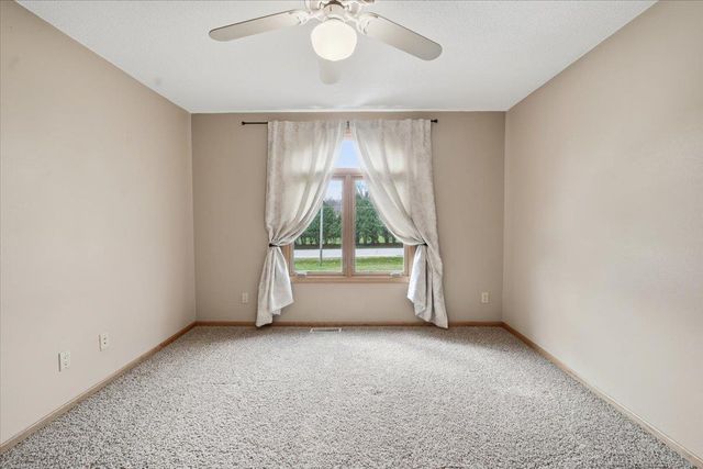 913 E Charles, Oelwein, IA 50662
