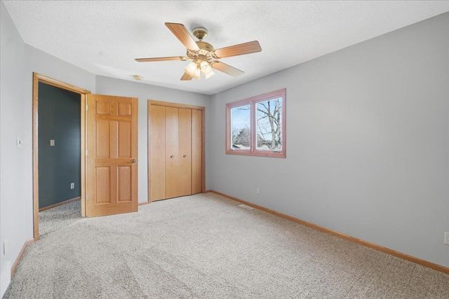913 E Charles, Oelwein, IA 50662