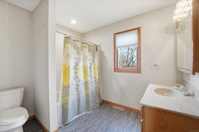 913 E Charles, Oelwein, IA 50662