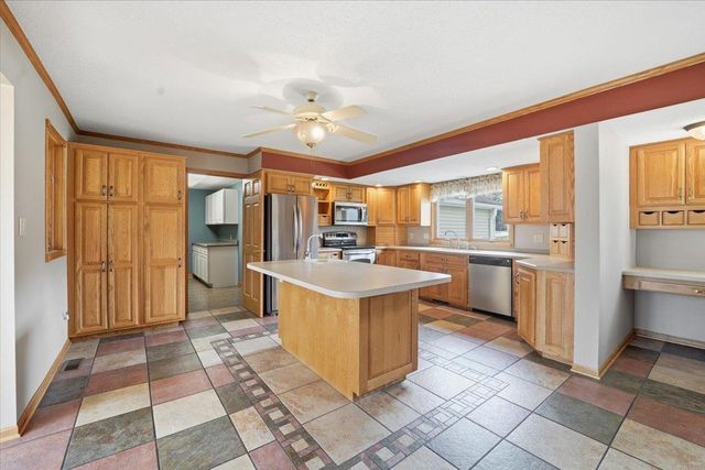 913 E Charles, Oelwein, IA 50662