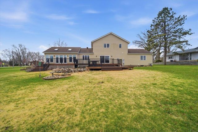 913 E Charles, Oelwein, IA 50662