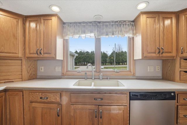 913 E Charles, Oelwein, IA 50662