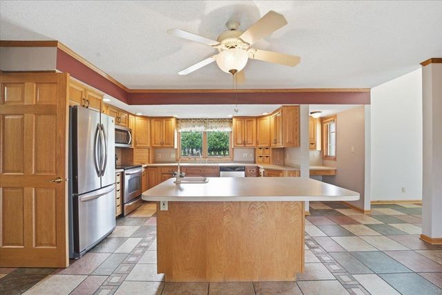 913 E Charles, Oelwein, IA 50662