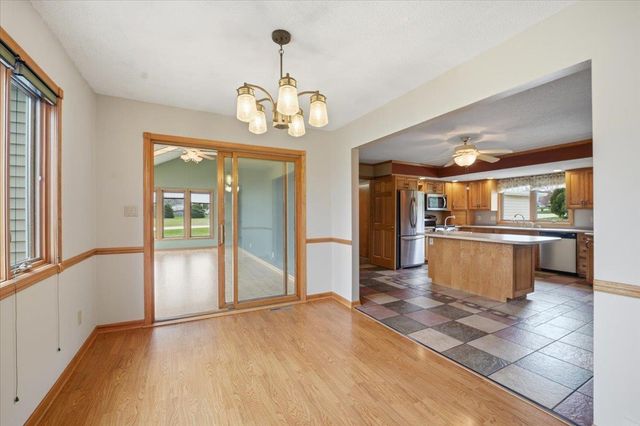 913 E Charles, Oelwein, IA 50662