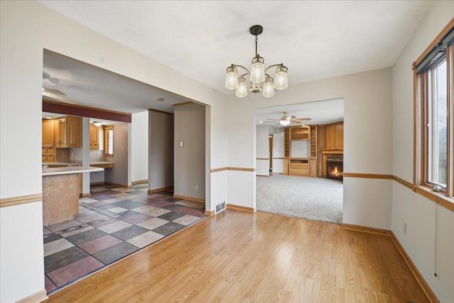 913 E Charles, Oelwein, IA 50662