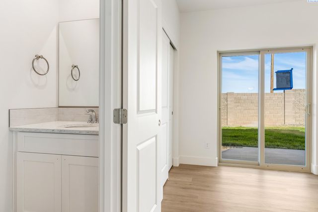 7480 Grapevine Ct, West Richland, WA 99353