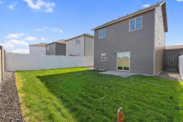 7480 Grapevine Ct, West Richland, WA 99353