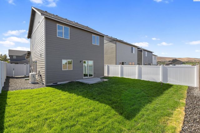 7480 Grapevine Ct, West Richland, WA 99353