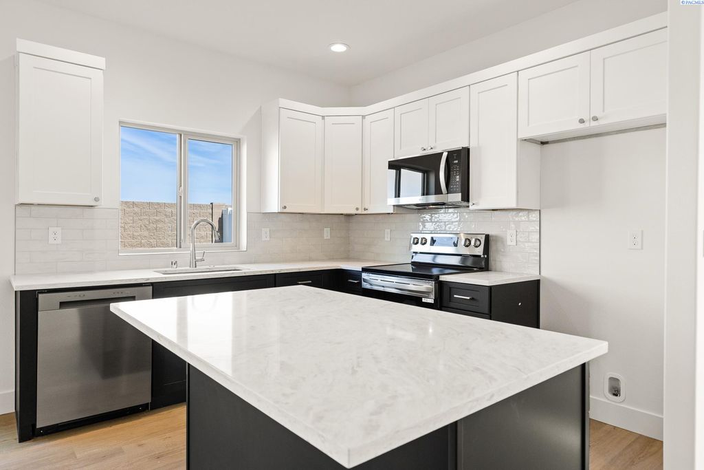 7480 Grapevine Ct, West Richland, WA 99353