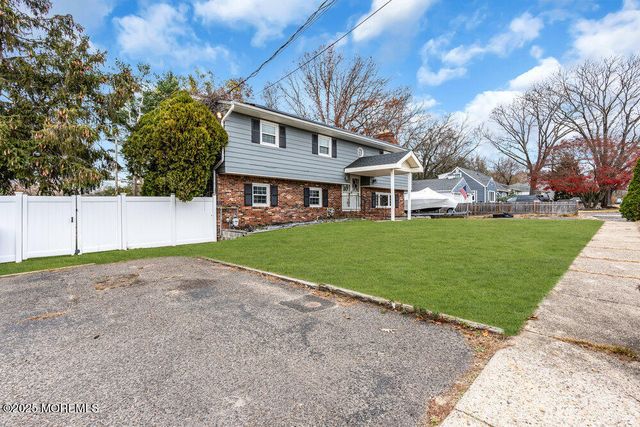 40 Pinewood Drive, Brick, NJ 08724