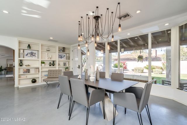 15 E Calle Corta, Tucson, AZ 85716