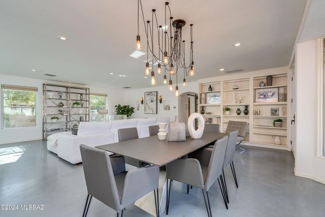 15 E Calle Corta, Tucson, AZ 85716