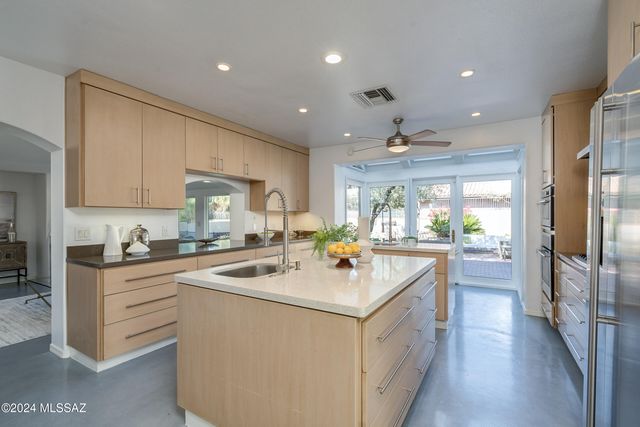 15 E Calle Corta, Tucson, AZ 85716