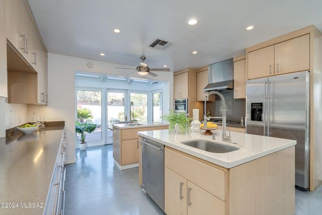 15 E Calle Corta, Tucson, AZ 85716