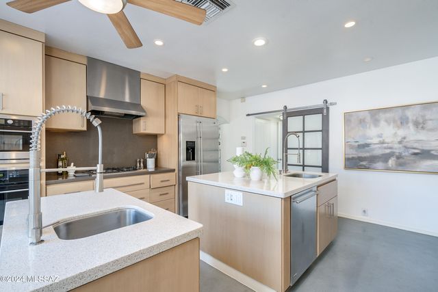 15 E Calle Corta, Tucson, AZ 85716