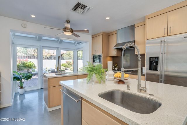 15 E Calle Corta, Tucson, AZ 85716