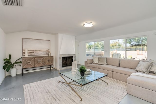 15 E Calle Corta, Tucson, AZ 85716