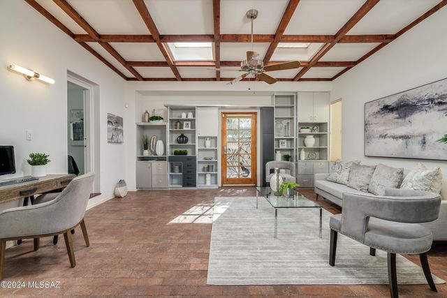 15 E Calle Corta, Tucson, AZ 85716