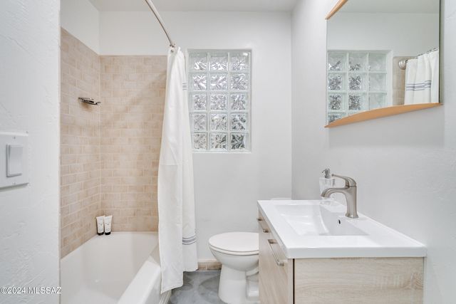 15 E Calle Corta, Tucson, AZ 85716