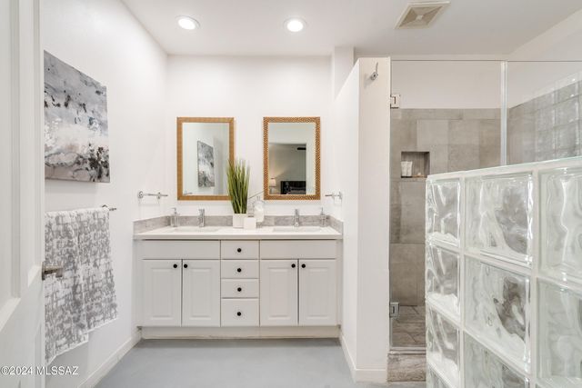 15 E Calle Corta, Tucson, AZ 85716