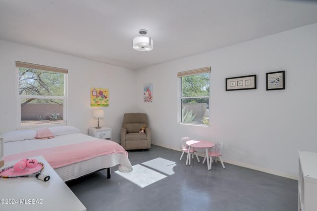 15 E Calle Corta, Tucson, AZ 85716