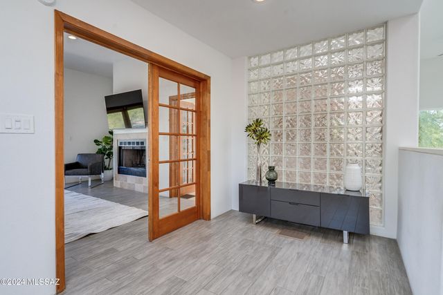 15 E Calle Corta, Tucson, AZ 85716