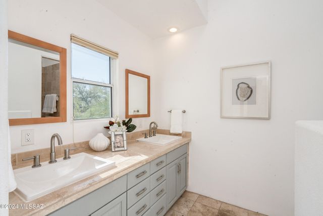 15 E Calle Corta, Tucson, AZ 85716