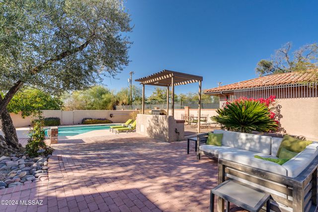 15 E Calle Corta, Tucson, AZ 85716